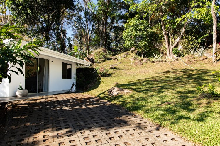 Casa 13: Beautiful green garden