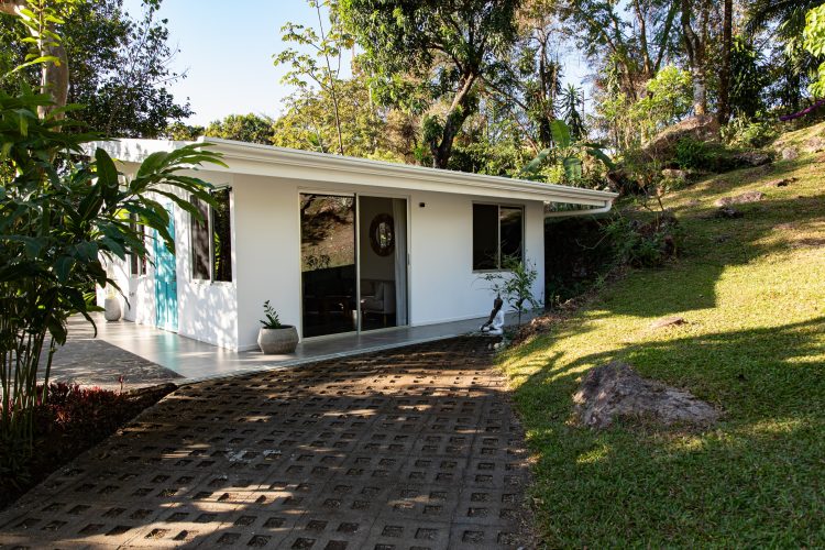 Casa 13: View on the house from the garden