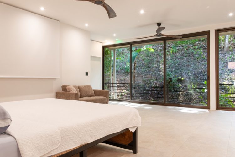 Dormitorio principal con vistas a la selva