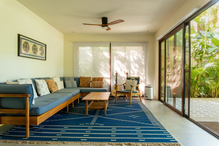 Casa Marañon sala 29a con puerta corrediza hacia el jardin