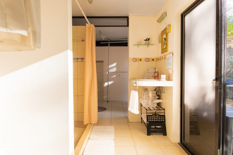 Otra vista de el baño de la casita