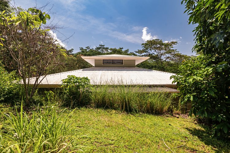 Front view of Casa Verde