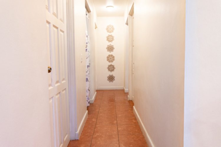 Pasillo hacia los cuartos